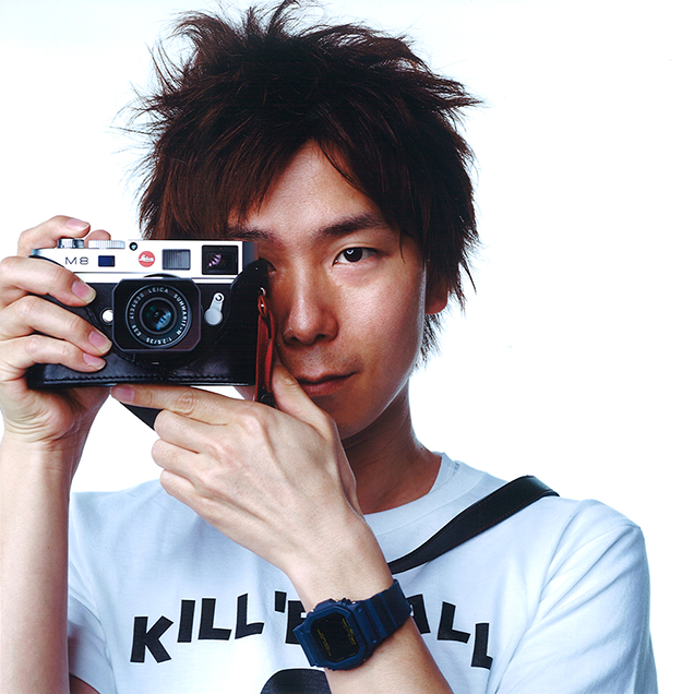 鈴木心さんに撮って貰った、ライカを構えた写真